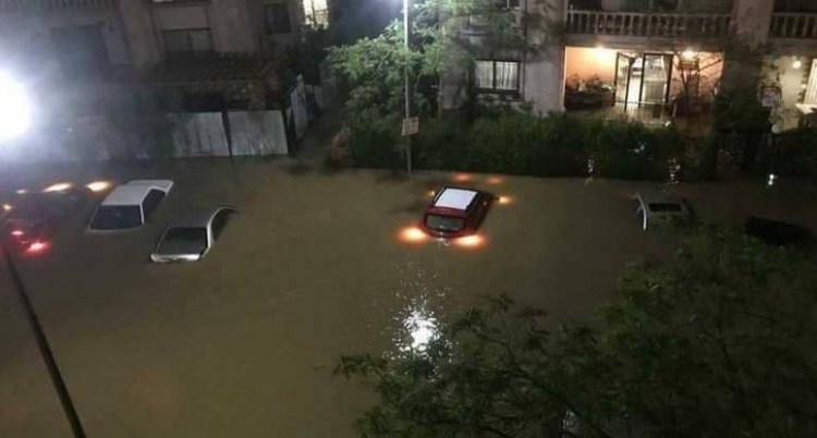 الأمطار الغزيرة «تغرق» مسؤولي القاهرة الجديدة