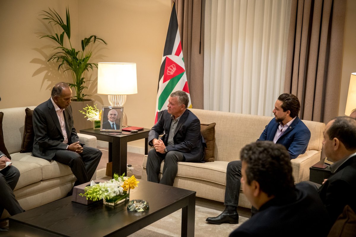 الملك يلتقي وزير الخارجية الياباني ووزير