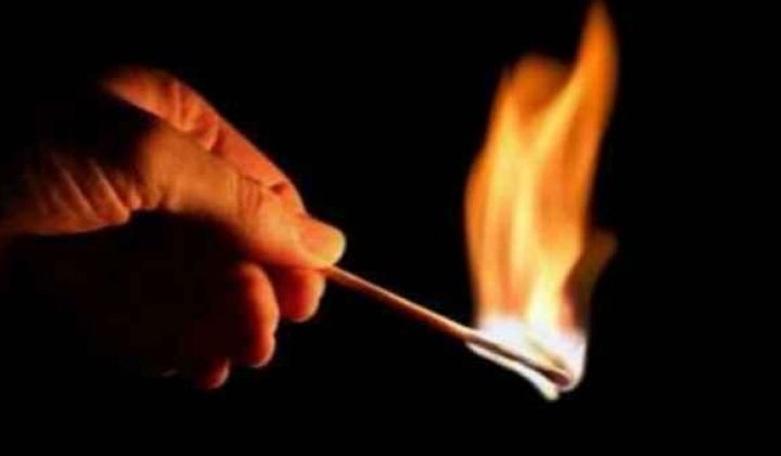 مصر: مراهقة تحرق والدتها وشقيقها