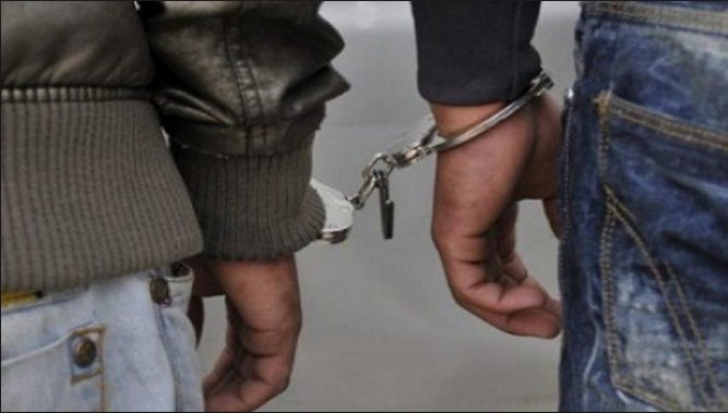 القبض على شخصين سلبا صيدلية في