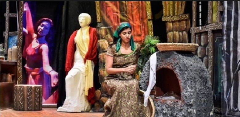 عرض مسرحية «الثامنة مساء» في الزرقاء