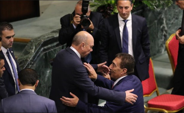 جدل بين الفايز والطراونة تحت القبة