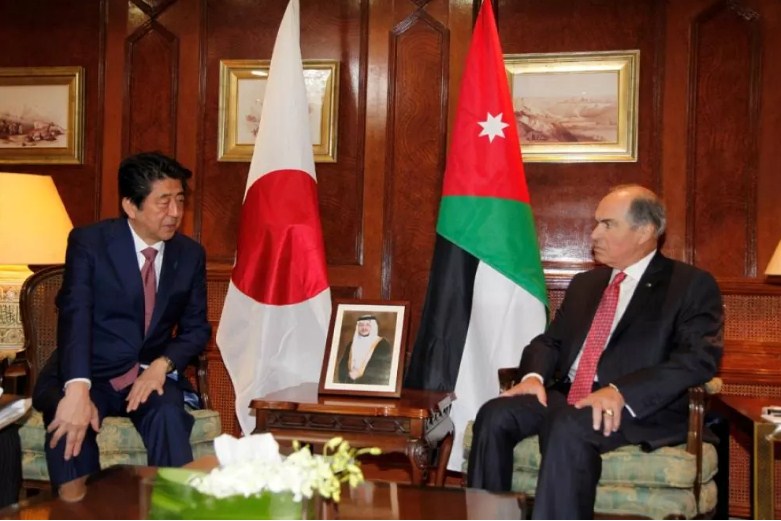 رئيس الوزراء يلتقي نظيره الياباني