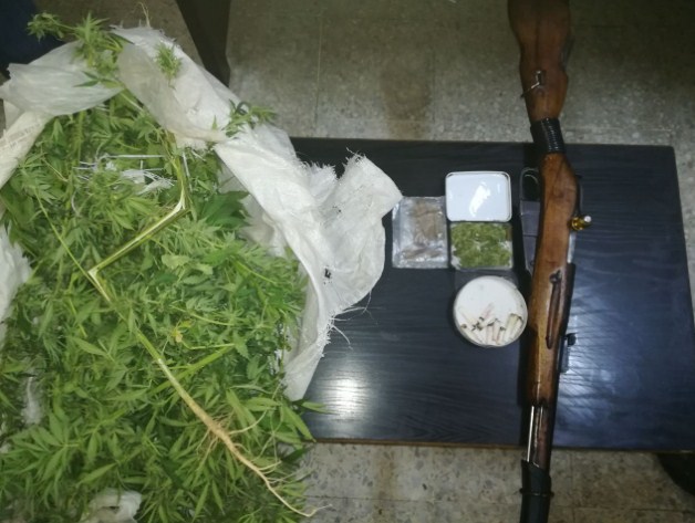 القبض على 7 مطلوبين ومروجي مخدرات