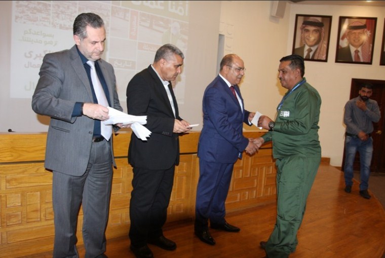 الأمانة تكرم 100 عامل وطن بمناسبة