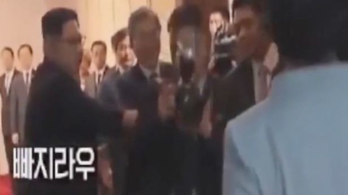 شاهد كيف أزاح كيم رجلا أراد