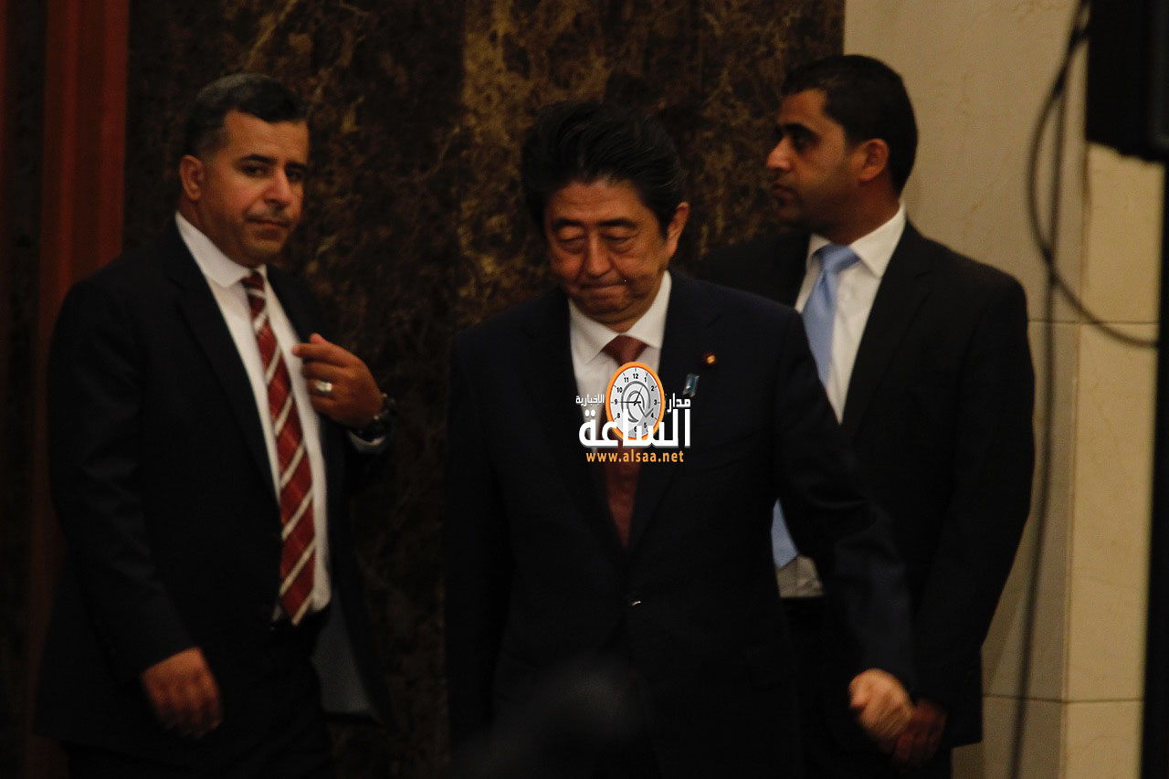 رئيس الوزراء الياباني يصل إسرائيل