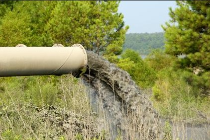 تكسير اربعة خطوط صرف صحي رئيسية