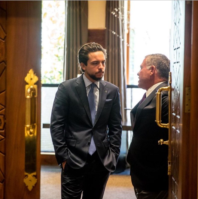 ولي العهد ينشر صورة برفقة الملك