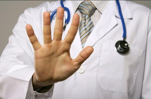 القبض على 4 اشخاص اعتدوا على