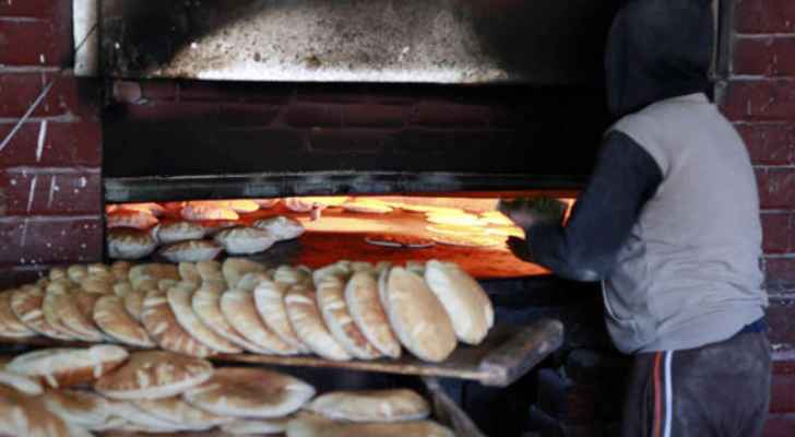 دعوة للعاملين في المخابز ومحال الحلويات