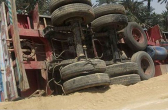 انقلاب شاحنة محملة بالقمح على «الصحراوي»