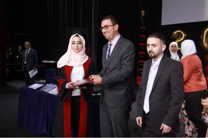 مدارس الحكمة تحتفل بالاستقلال وتخرج الفوج