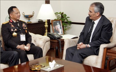 المبيضين يلتقي رئيس جهاز الشرطة الاندونيسي