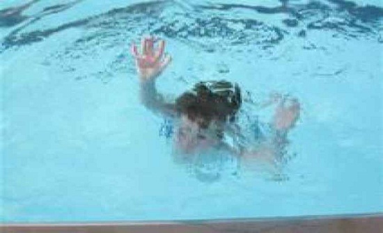 وفاة طفلة غرقا ببركة مياه في