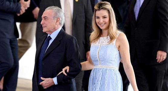 زوجة رئيس البرازيل تقفز في بحيرة