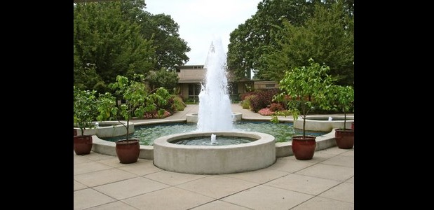 نافورة مياه تنهي حياة طفلة بالرمثا