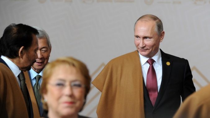 شاهد ما حدث بين بوتين وحسناء