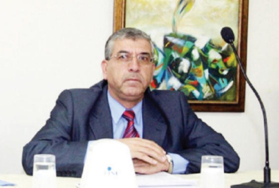 أسرة الرواشدة تهدي مكتبته لمجمع اللغة