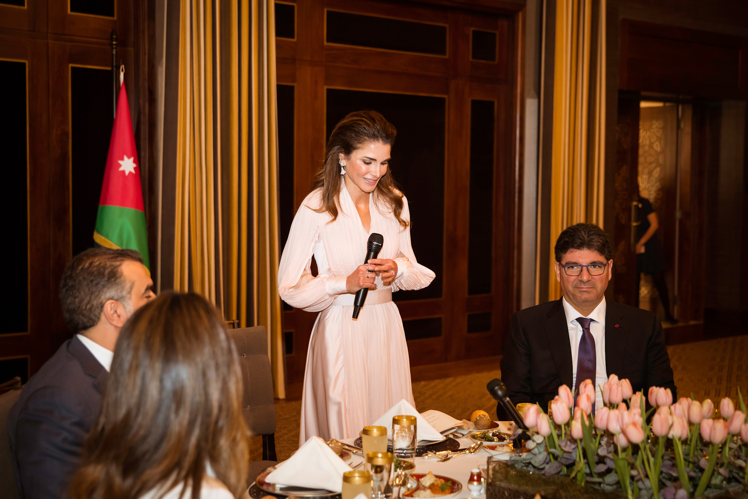 الملكة رانيا تكرم داعمي مؤسسة نهر