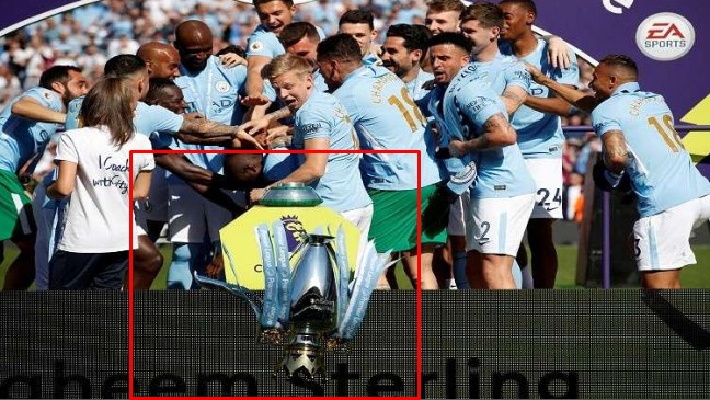 بالفيديو.. «سقوط» كأس الدوري الإنجليزي خلال