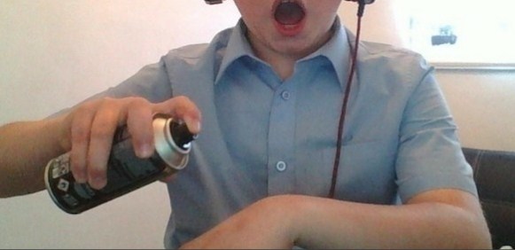 تحدي «مزيل رائحة العرق» ينتشر في