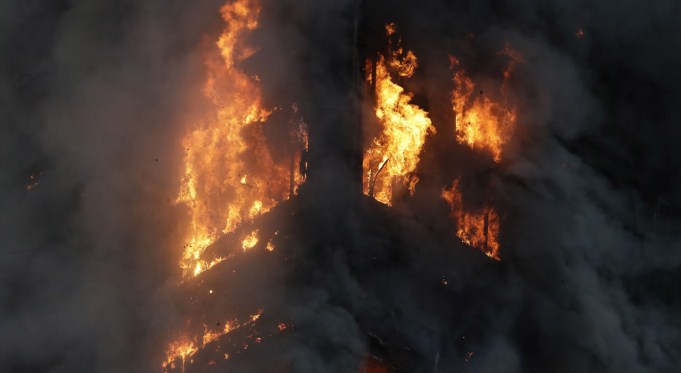 حريق بالقرب من مدرسة حكومية في