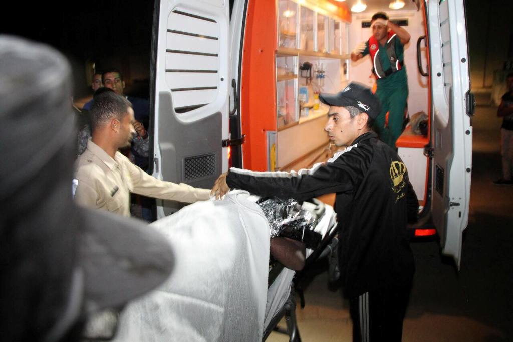 نشامى القوة البحرية والزوارق الملكية ينقذون