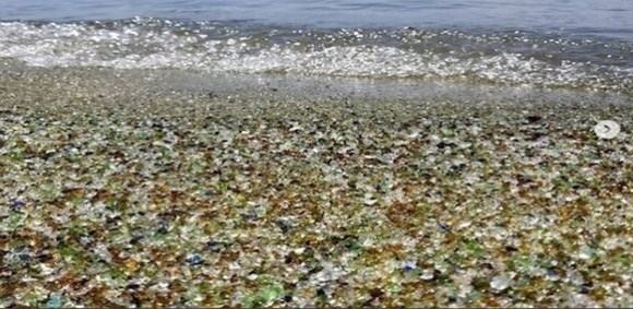 شاطئ صخري في اليابان يتحول إلى