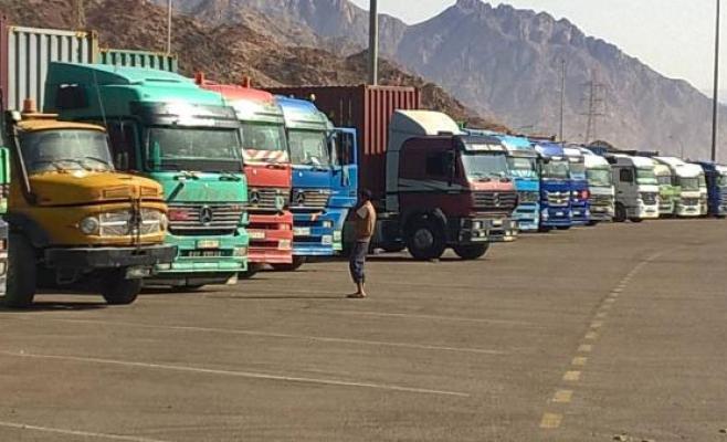 100 شاحنة أردنية تفرغ حمولتها يوميا