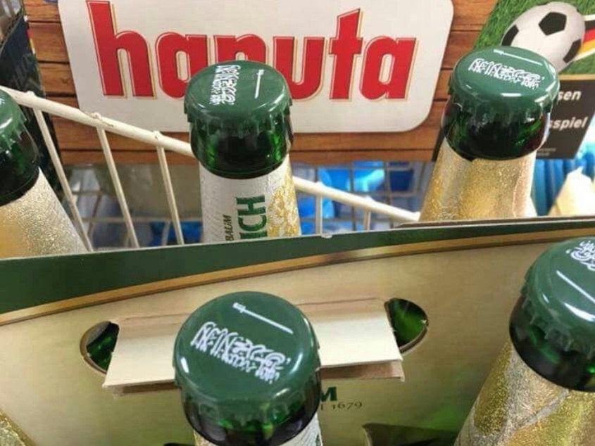 السعودية تتفاجأ بوجود علمها على أغطية