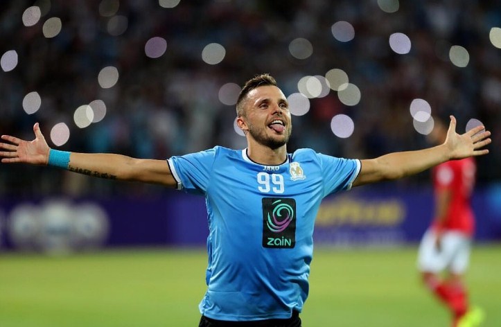 البولندي لوكاس يحصد جائزة هداف الدوري