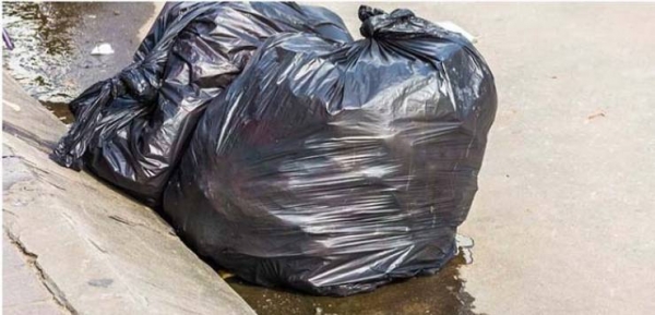 صور صادمة .. طفل حي مرمي