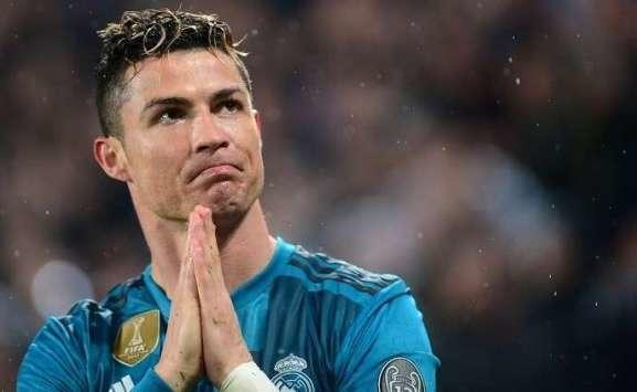 والدة رونالدو تكشف موعد اعتزاله