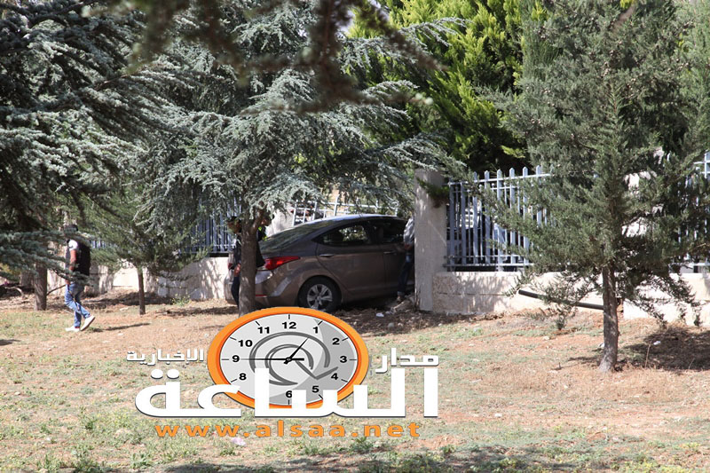 مركبة تعلق بسور لـ حدائق الحسين