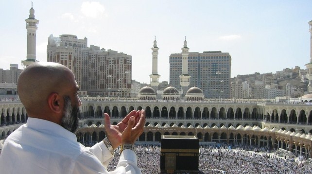 «الحج والعمرة» تدعو المواطنين لاستلام تصاريح