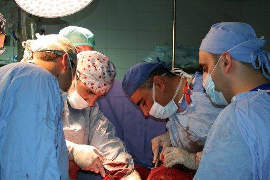 استئصال ورم يزن 18 كغم بالأردن