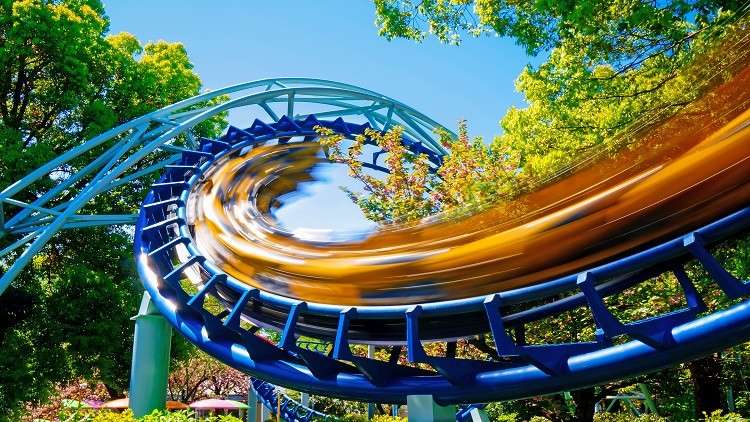 امرأة تلقى حتفها بعد سقوطها من