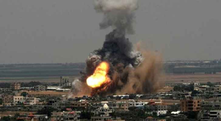 الاحتلال يعلن شن غارات على أهداف