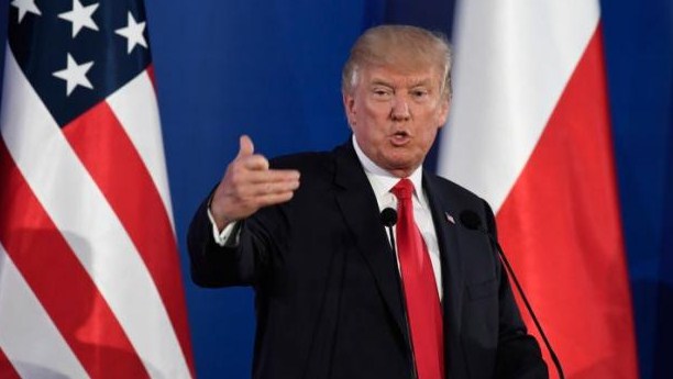 ترمب يحذر «الخونة» وراء التسريبات من