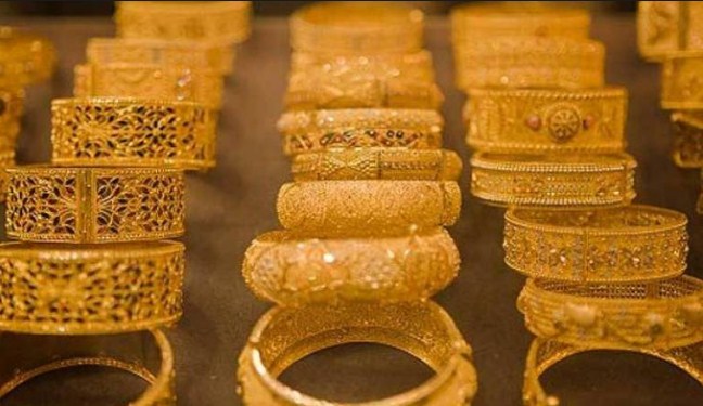 الذهب يتراجع لليوم الثالث على التوالي