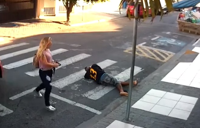 بالفيديو: لحظة إطلاق امرأة النار على