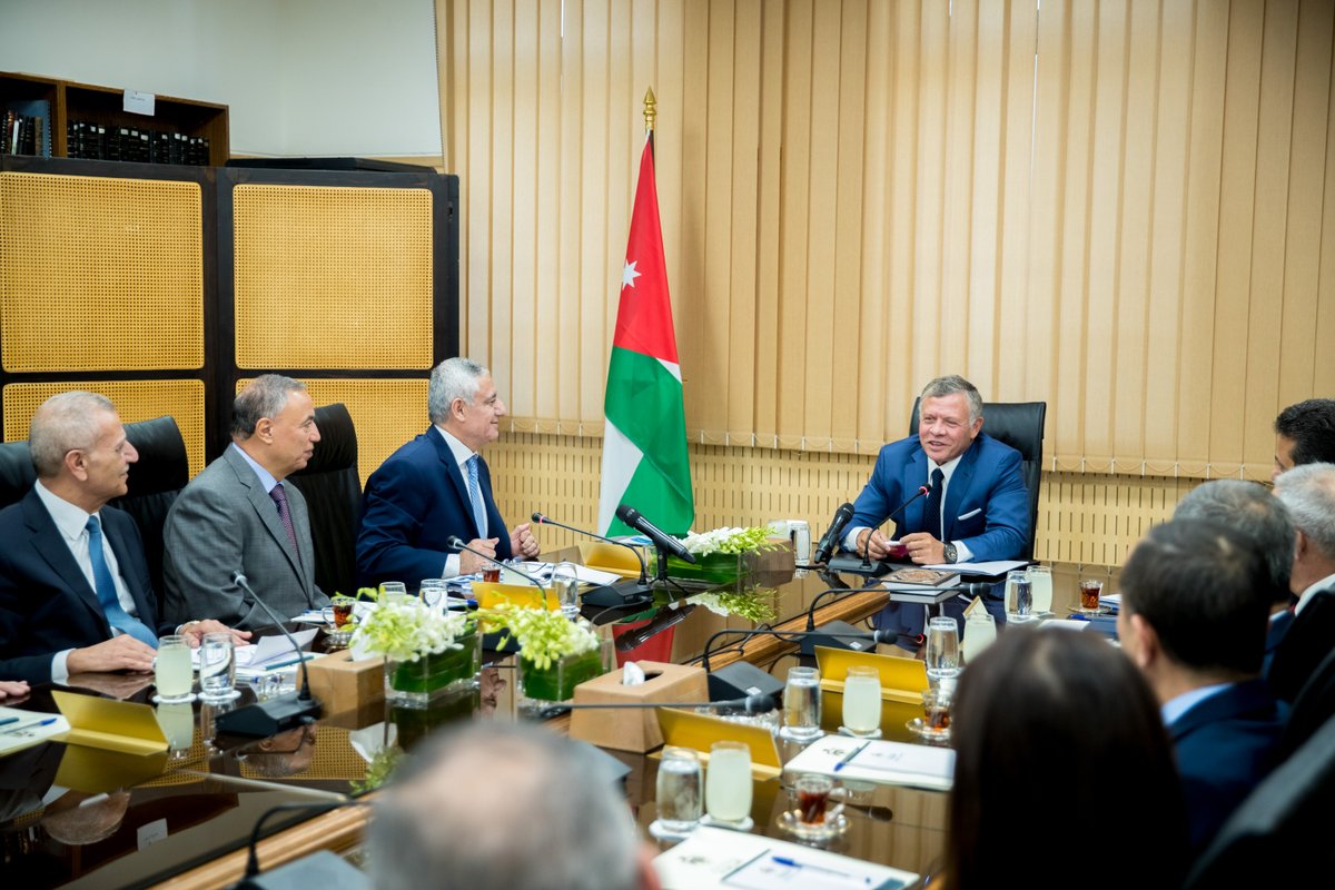 الملك يزور المجلس القضائي ويتسلم التقرير