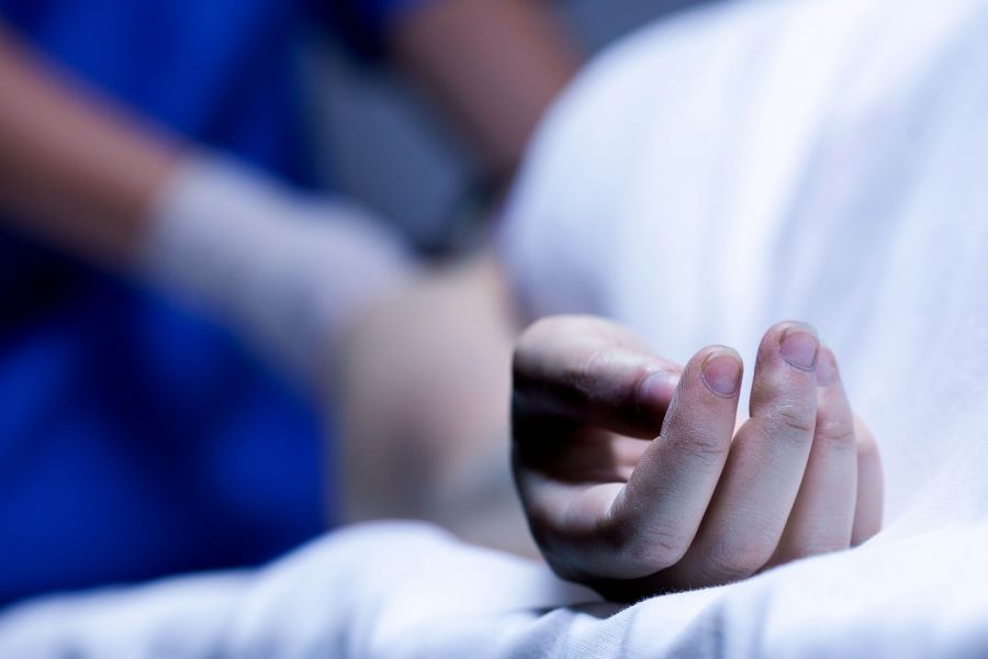 أخطاء وتعنت طبيب تقتل دماغ معلم