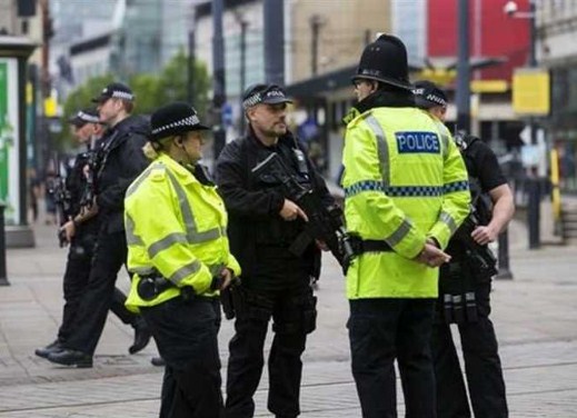 احتجاز مراهق في بريطانيا بسبب تهديدات