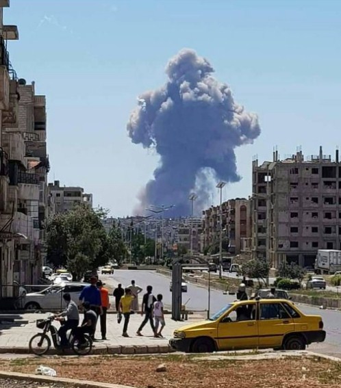 سلسلة انفجارات تهز محيط مطار حماة