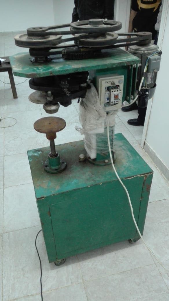 ضبط شخصين تورطا بحيازة ماكينة كابسة