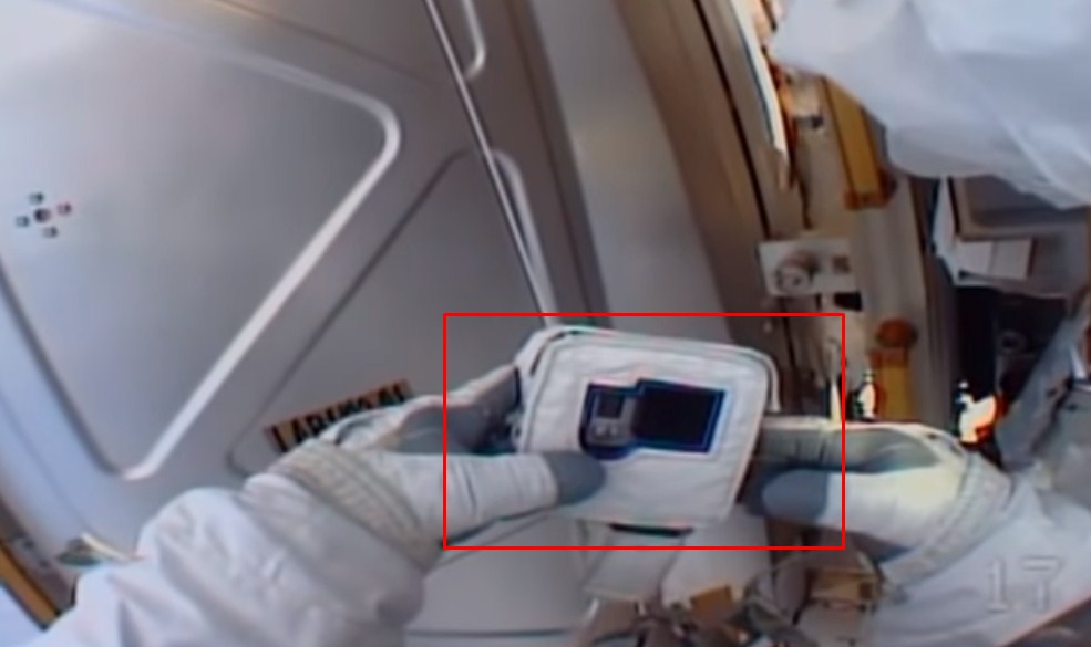 بالفيديو: يكتشف في الفضاء أنه نسي