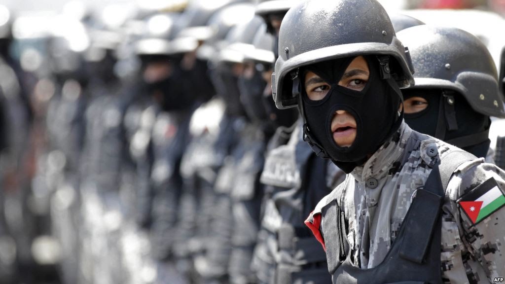 الأمن: القبض على 10 أشخاص من