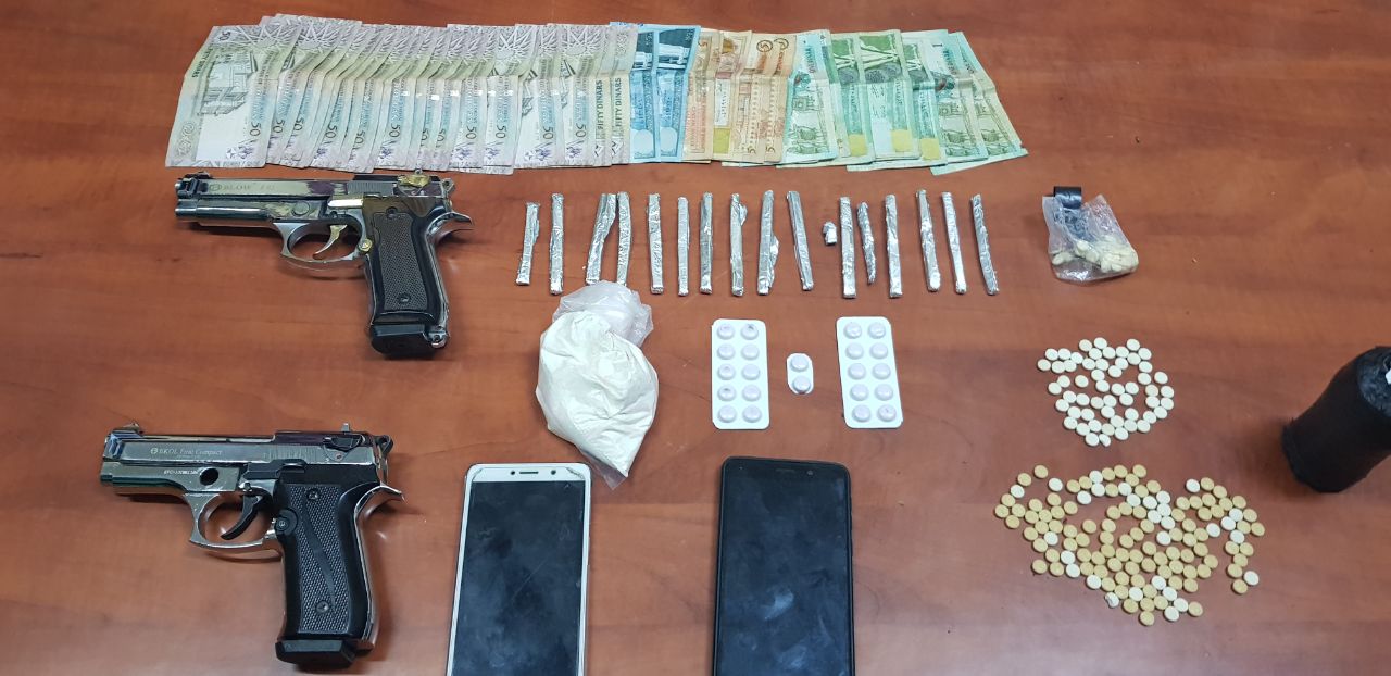 القبض على 13 شخصا بحوزتهم ’مخدرات‘..